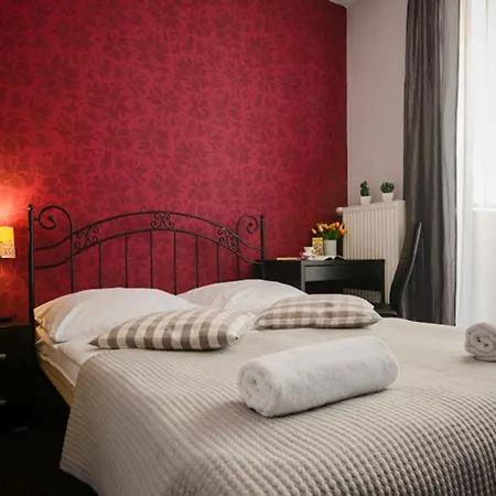 Boogie Deluxe Old Town Apartmanhotel 3*