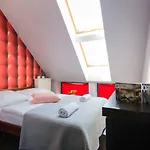 Boogie Deluxe Old Town Apartmanhotel 3*